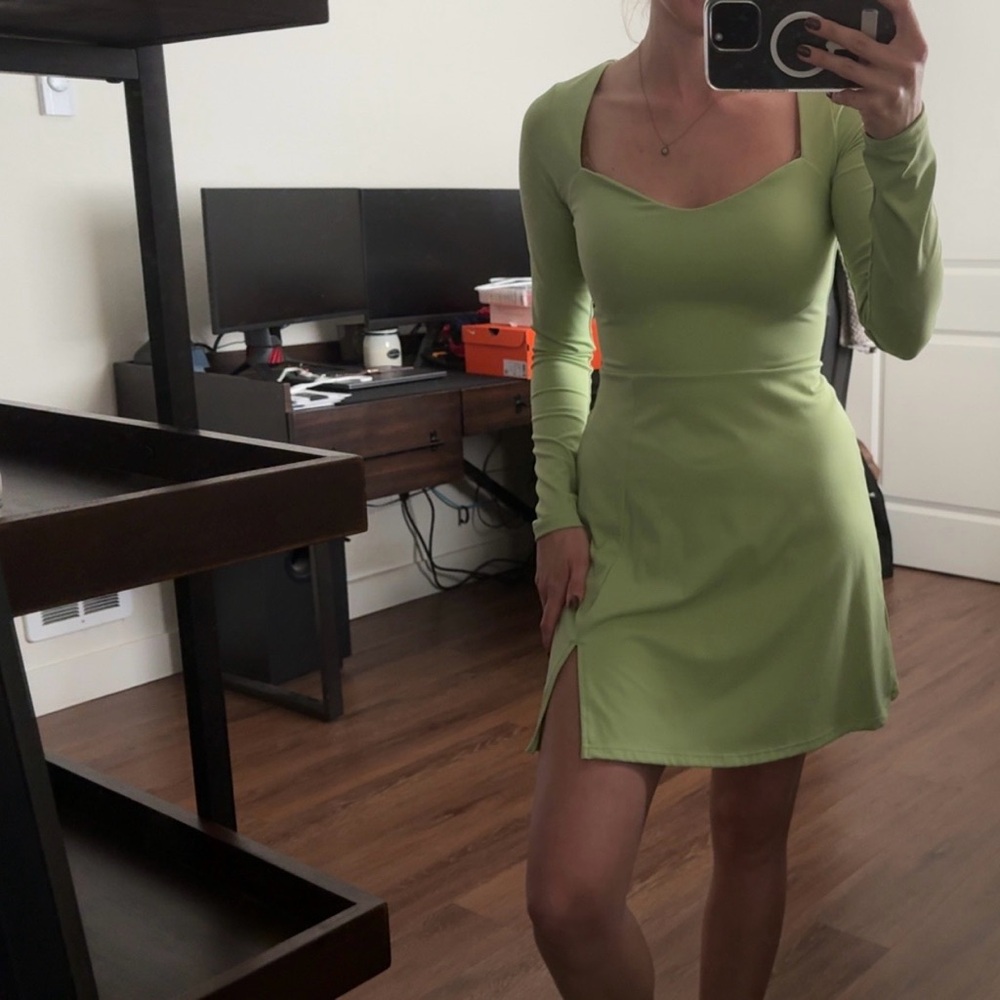 Elegant Green Long Sleeve Dress